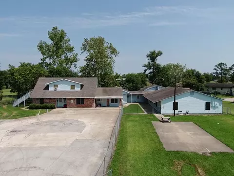 1320 W Brazos Ave, West Columbia, TX 77486