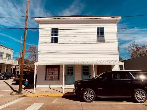 Exterior - 401 E Main St, Humble, TX 77338 photo 1 of 2