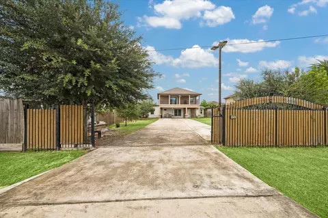 4414 Ivy Ln, Fresno, TX 77545
