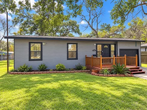 206 Camellia St, Lake Jackson, TX 77566