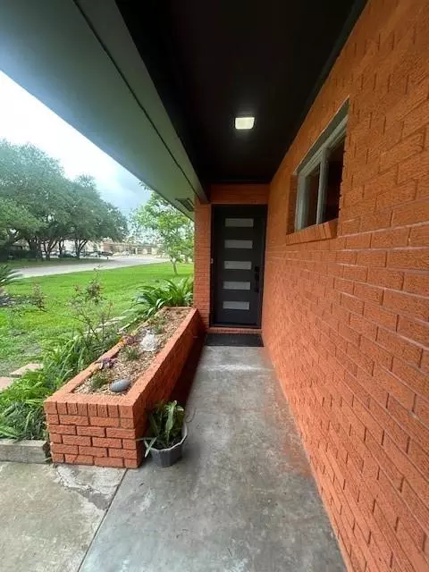 1903 Evergreen Ln, La Marque, TX 77568