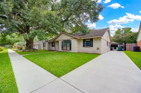 2117 Willow Wisp Dr, Seabrook, TX 77586