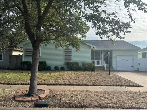 7209 Sycamore Dr, Galveston, TX 77551