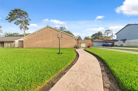 218 Black Forest Dr, Spring, TX 77388 photo 2
