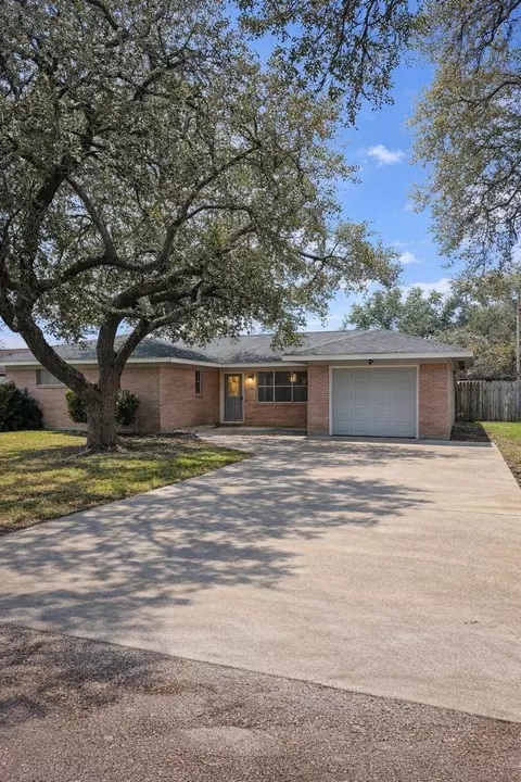 1820 Sunset Ave, Bay City, TX 77414