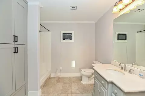 Bath - 1031 Meyer St, Sealy, TX 77474 photo 4 of 4