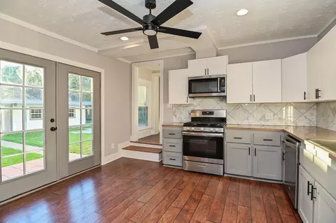Kitchen - 1031 Meyer St, Sealy, TX 77474 photo 1 of 1