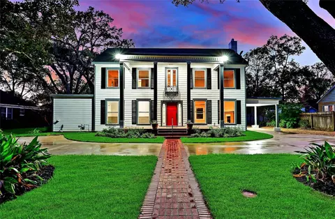 Exterior - 1031 Meyer St, Sealy, TX 77474 photo 2 of 7