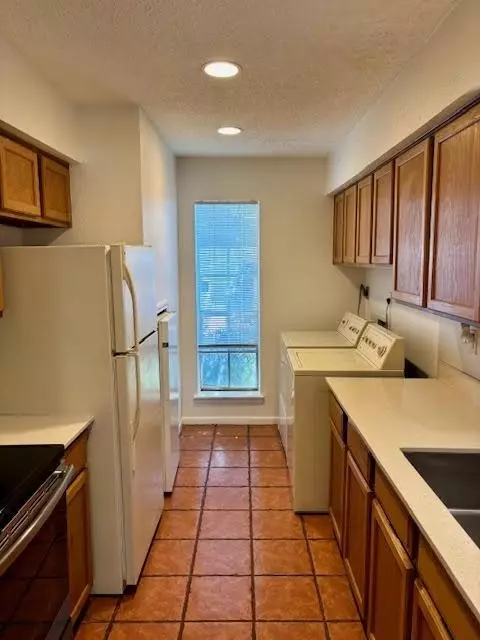 3100 Jeanetta St #401, Houston, TX 77063