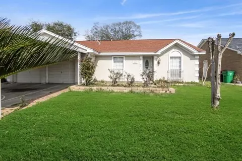 614 Meadowglen Dr, Baytown, TX 77521