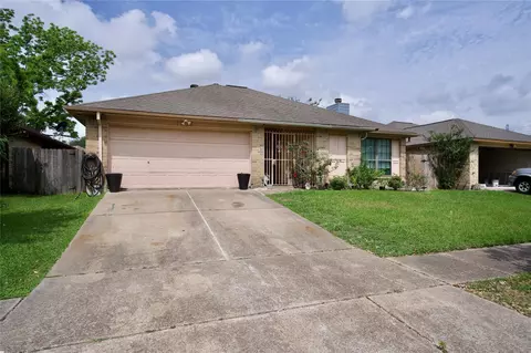 7018 Lost Thicket Dr, Houston, TX 77085