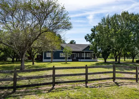 1302 Southfork Ln, Rosharon, TX 77583