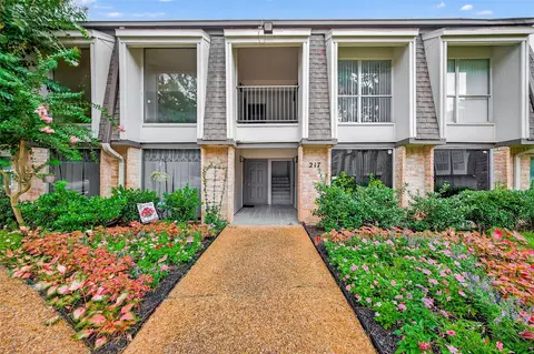 12633 Memorial Dr #216, Houston, TX 77024