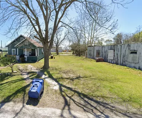 421 1st Ave N, Texas City, TX 77590