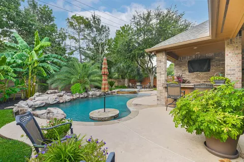 Exterior - 2530 Hendricks Lakes Dr, Spring, TX 77388 photo 4 of 9