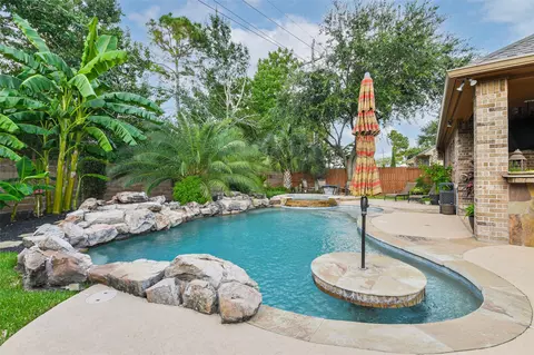 Exterior - 2530 Hendricks Lakes Dr, Spring, TX 77388 photo 5 of 9