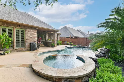 Exterior - 2530 Hendricks Lakes Dr, Spring, TX 77388 photo 7 of 9