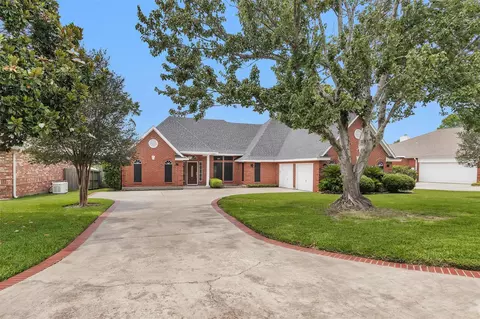 5246 Lakeshore Dr, Willis, TX 77318