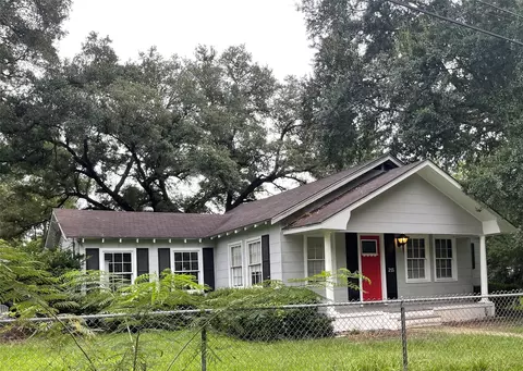 255 Frank St #A-B, Kountze, TX 77625