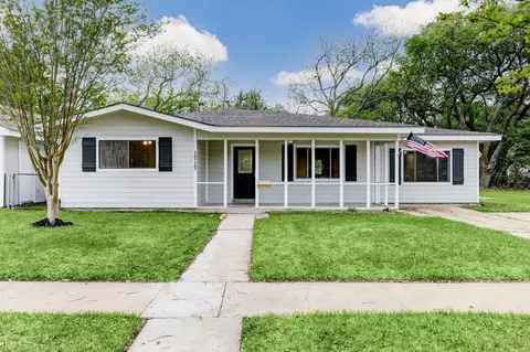 1717 11th St N, Texas City, TX 77590