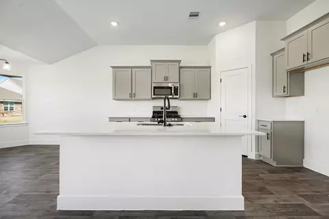Kitchen - 1 Keystone Ct, Angleton, TX 77515 photo 3 of 4