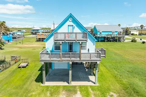 510 Fort Velasco Dr, Surfside Beach, TX 77541