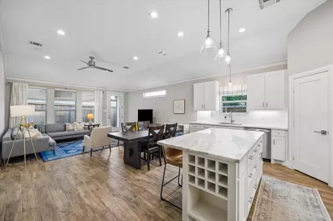 940 W 21 St, Houston, TX 77008