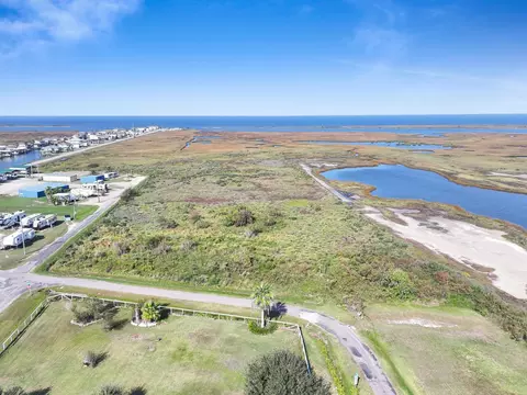 000 Middle Reef Rd, Crystal Beach, TX 77650