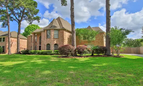 Exterior - 17618 Hidden Forest Dr, Spring, TX 77379 photo 2 of 11