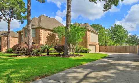 Exterior - 17618 Hidden Forest Dr, Spring, TX 77379 photo 3 of 11