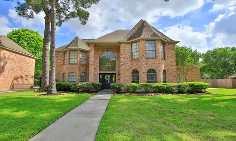 Exterior - 17618 Hidden Forest Dr, Spring, TX 77379 photo 4 of 11