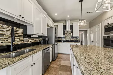 Kitchen - 17618 Hidden Forest Dr, Spring, TX 77379 photo 3 of 4