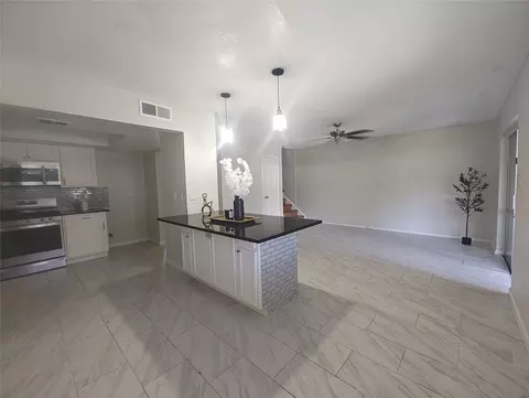 2252 Shadowdale Dr #362, Houston, TX 77043