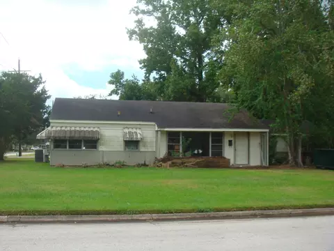 512 S Main St, Dayton, TX 77535