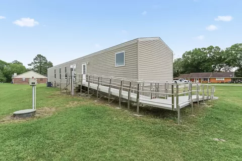 Exterior - 428 W W Pne, Winnie, TX 77665 photo 4 of 11
