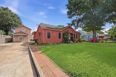 811 Canadian St, Houston, TX 77009