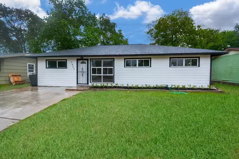 7823 Belgard St, Houston, TX 77033