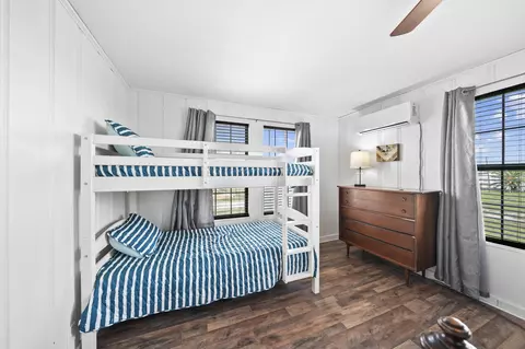 Bedroom - 714 Caisson St, Surfside Beach, TX 77541 photo 3 of 6