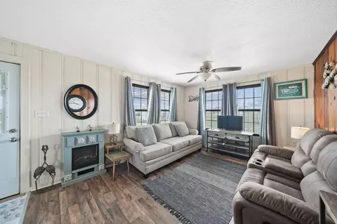 Living - 714 Caisson St, Surfside Beach, TX 77541 photo 3 of 6