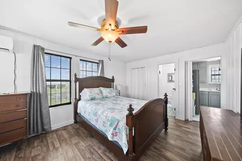 Bedroom - 714 Caisson St, Surfside Beach, TX 77541 photo 2 of 6