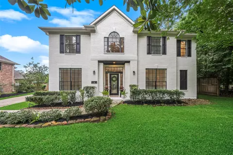 2 N Chantsong Cir, The Woodlands, TX 77382