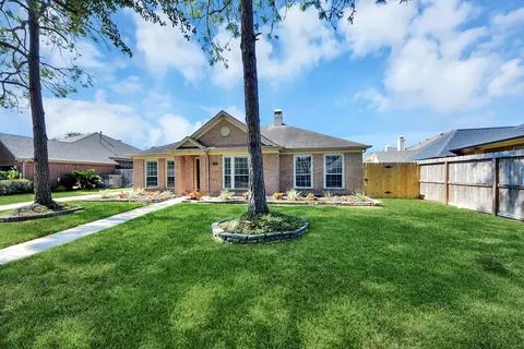 2914 Laguna Shores Ln, League City, TX 77573