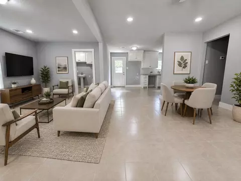 Living - 2129 Raspberry Ln, Pasadena, TX 77502 photo 2 of 8