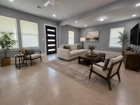 Living - 2129 Raspberry Ln, Pasadena, TX 77502 photo 4 of 8