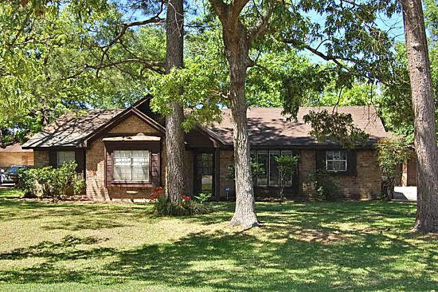 25415 Oakhurst Dr, Spring, TX 77386 photo 1