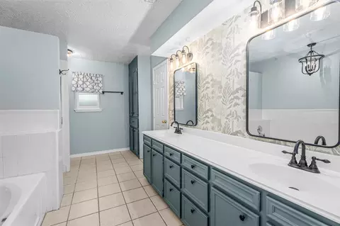 Bath - 8118 Oak Moss Dr, Spring, TX 77379 photo 2 of 6