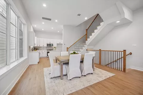 1031 W 17th St, Houston, TX 77008