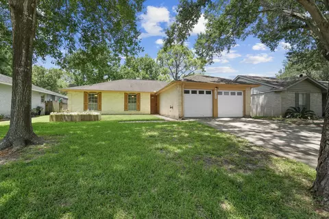 16306 Forest Bend Ave, Friendswood, TX 77546