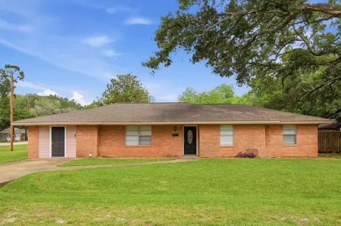 903 S Dula St, Alvin, TX 77511