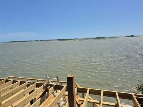 1823 Port O Call St, Tiki Island, TX 77554